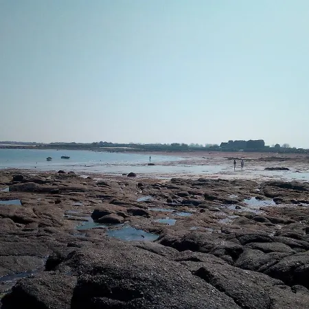 L'anse De Landemer بيت للعطل *